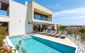 Villa Suenos - New & Modern - 2023